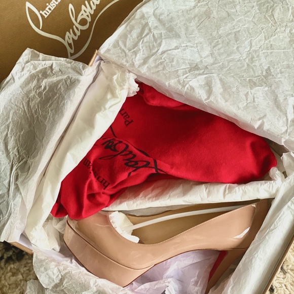 CHRISTIAN LOUBOUTIN Nude Patent Leather Bianca Pumps 7.5 8 Platform Heels - Picture 2 of 8